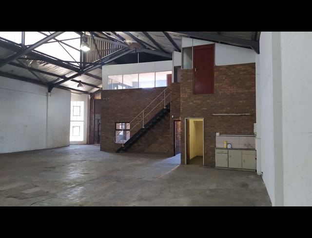 390M² WAREHOUSE TO LET IN EPPING INDUSTRIAL